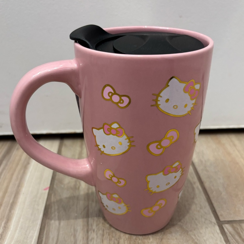 NWT Sanrio Pink & Gold Hello Kitty Ceramic mug with lid